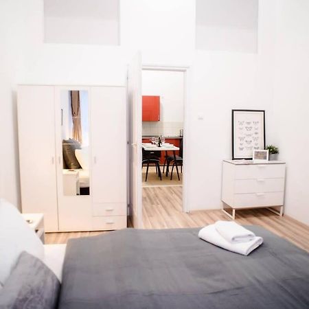 Very Central Spacious Ac Apartment Boedapest Buitenkant foto