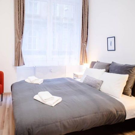 Very Central Spacious Ac Apartment Boedapest Buitenkant foto