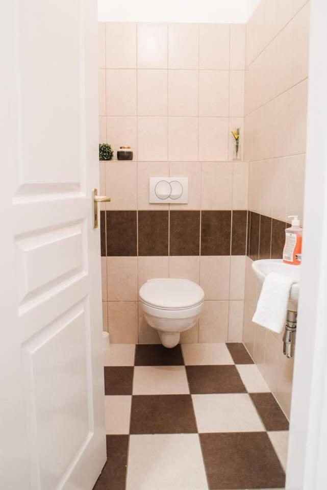 Very Central Spacious Ac Apartment Boedapest Buitenkant foto