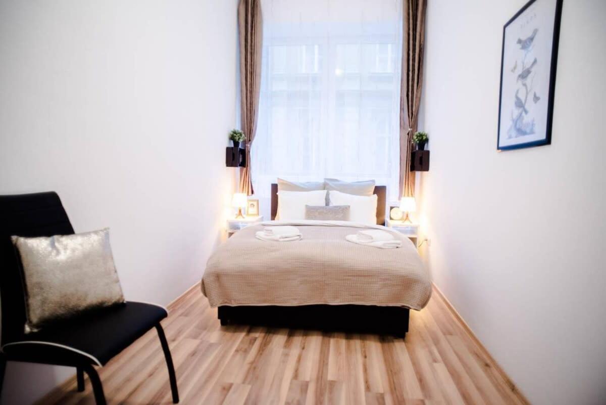 Very Central Spacious Ac Apartment Boedapest Buitenkant foto