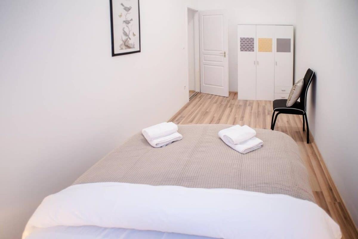 Very Central Spacious Ac Apartment Boedapest Buitenkant foto