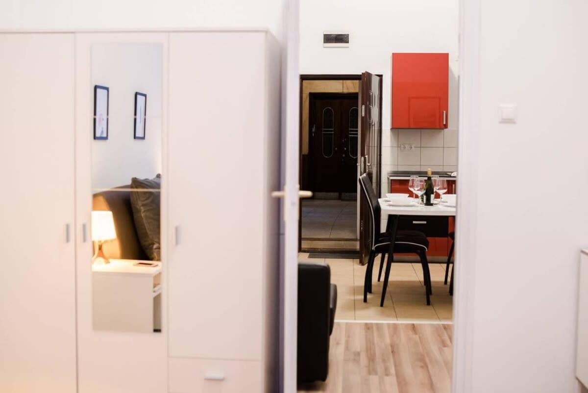 Very Central Spacious Ac Apartment Boedapest Buitenkant foto
